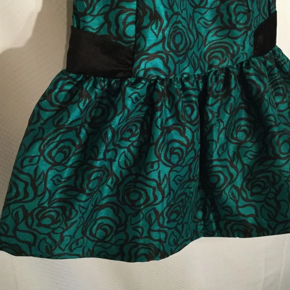 Green black drop waste bow detailed dress NWT